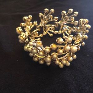 Pearl bracelet perfect for weddings prom